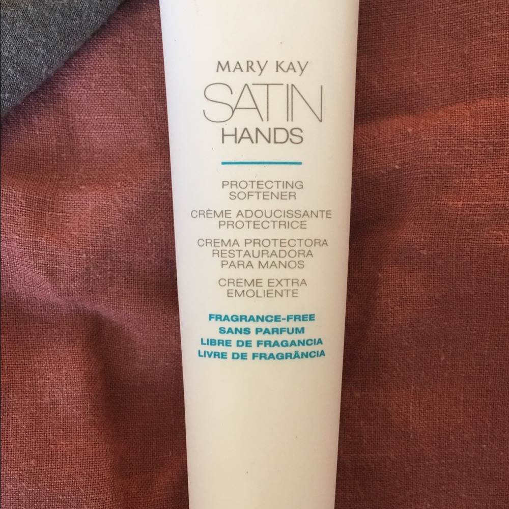 Mary Kay satin hands protecting softener NIB